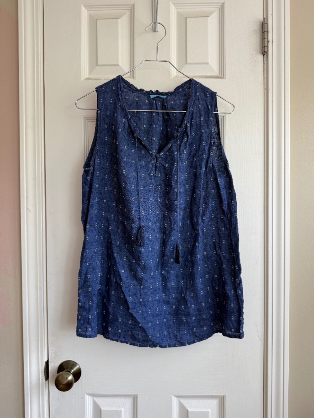 blue sleeveless linen blouse . M
